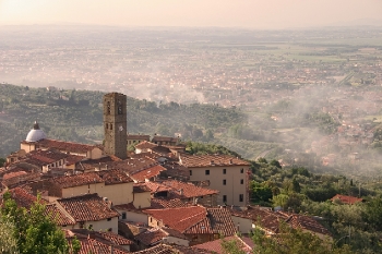 Ein kleines, sehr schönes Dorf über Montecatini Terme.